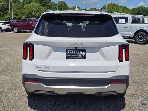 Used 2024 Kia Sorento S FWD image 10