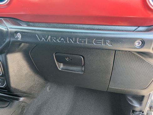 Used 2021 Jeep Wrangler Unlimited Rubicon AWD/4WD image 33