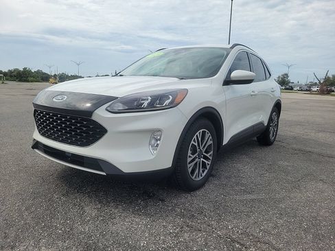 Used 2020 Ford Escape SEL FWD image 2