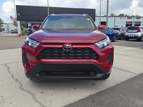 Used 2025 Toyota RAV4 XLE w/ Convenience Package FWD image 3