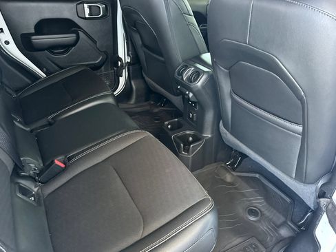 Used 2023 Jeep Gladiator Sport AWD/4WD image 18