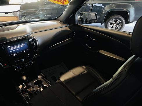 Used 2023 Chevrolet Traverse RS AWD/4WD image 50