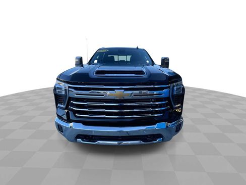 Used 2024 Chevrolet Silverado 2500 LTZ w/ LTZ Premium Package image 3
