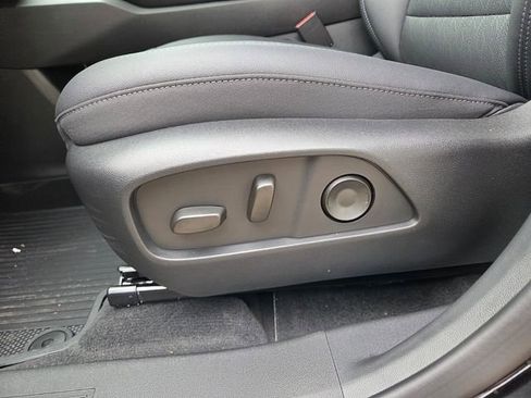 New 2026 Chevrolet Equinox LT w/ Convenience Package II AWD/4WD image 23