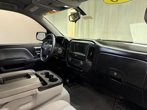 Used 2018 Chevrolet Silverado 1500 Custom w/ Custom Value Package image 15