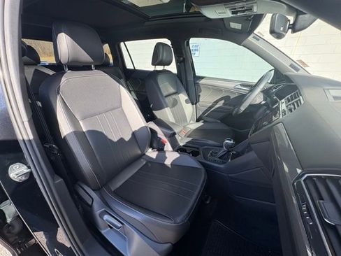Used 2022 Volkswagen Tiguan SE R-Line image 29