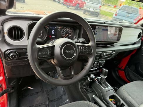 Used 2024 Jeep Wrangler Unlimited Sport AWD/4WD image 2