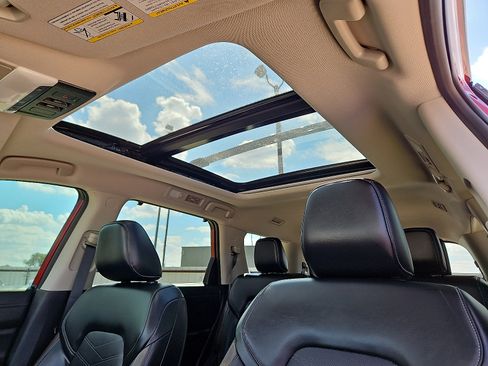 Used 2025 Nissan Pathfinder Platinum image 14