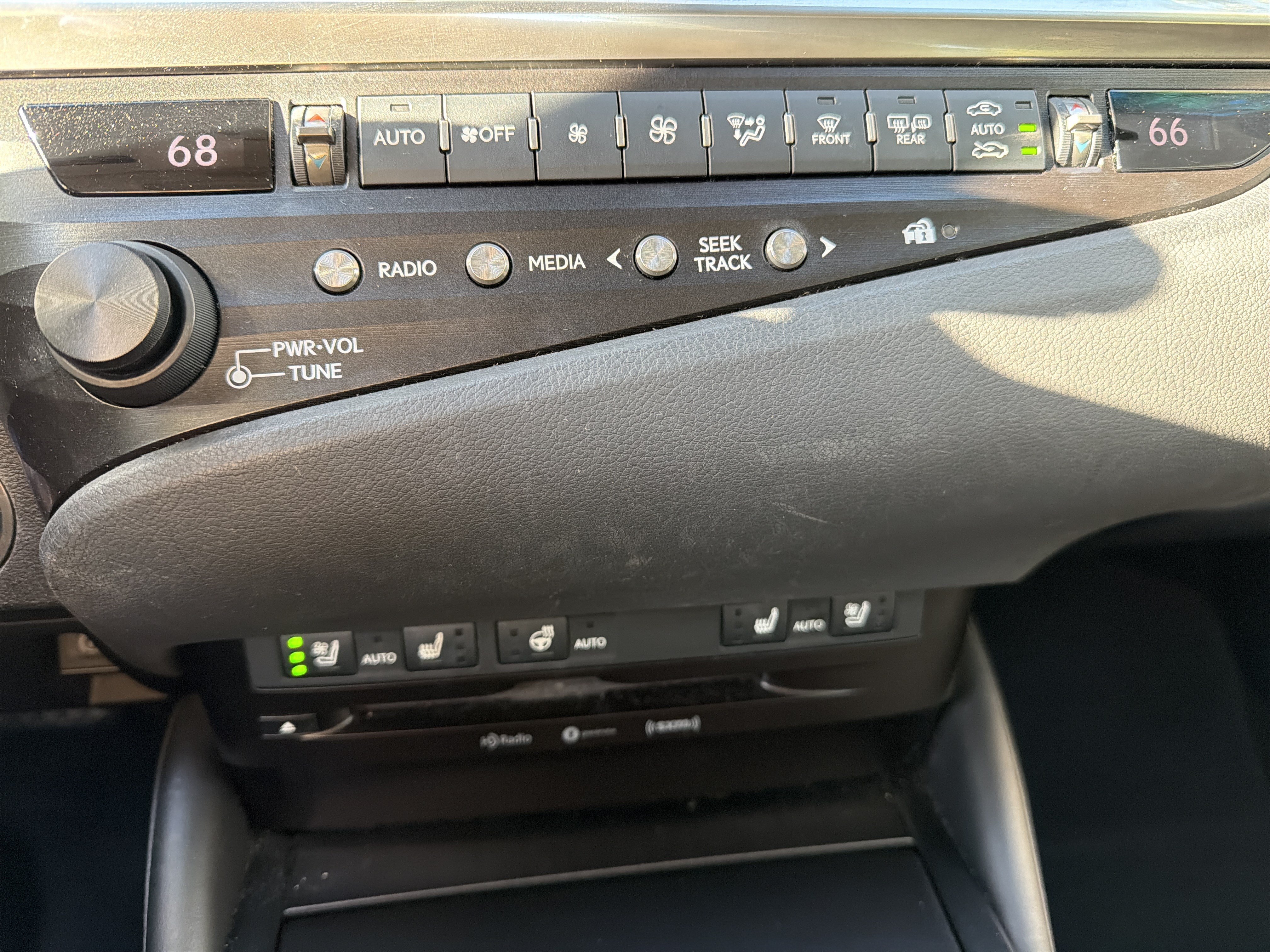 Certified 2020 Lexus ES 300h w/ Premium Package FWD image 26