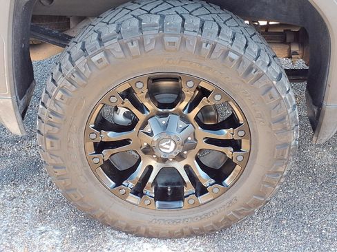 Used 2022 GMC Sierra 1500 AT4 w/ AT4 Premium Package image 9