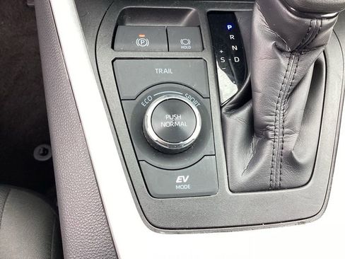 Used 2025 Toyota RAV4 XLE image 28