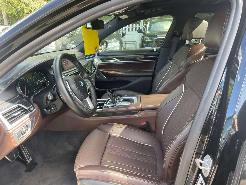 Used 2019 BMW 750i xDrive w/ Autobahn Package AWD/4WD image 14