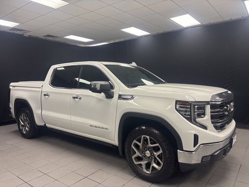 Used 2023 GMC Sierra 1500 SLT image 1