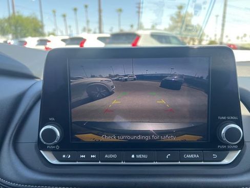Used 2025 Nissan Rogue SV FWD image 15