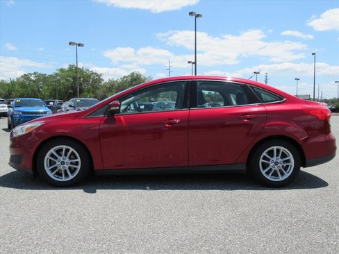 Used 2015 Ford Focus SE FWD image 4