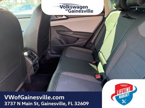 Certified 2024 Volkswagen Taos SE image 11