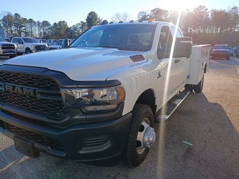 Used 2024 RAM 3500 Tradesman w/ Safety Group image 16
