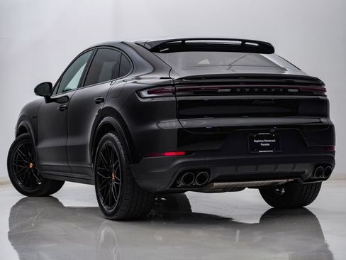 Certified 2026 Porsche Cayenne E-Hybrid Coupe AWD/4WD image 3