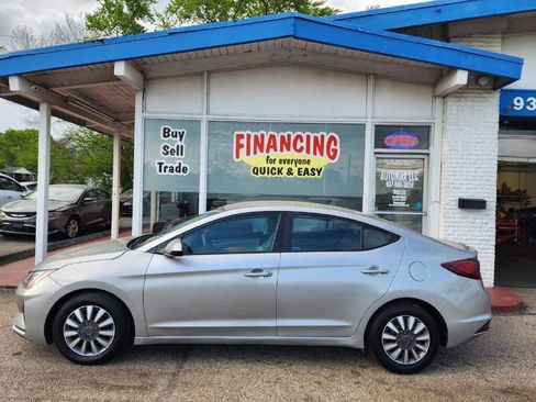 Used 2020 Hyundai Elantra SE FWD image 7