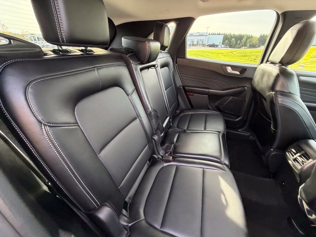 Certified 2025 Ford Escape Platinum AWD/4WD image 40