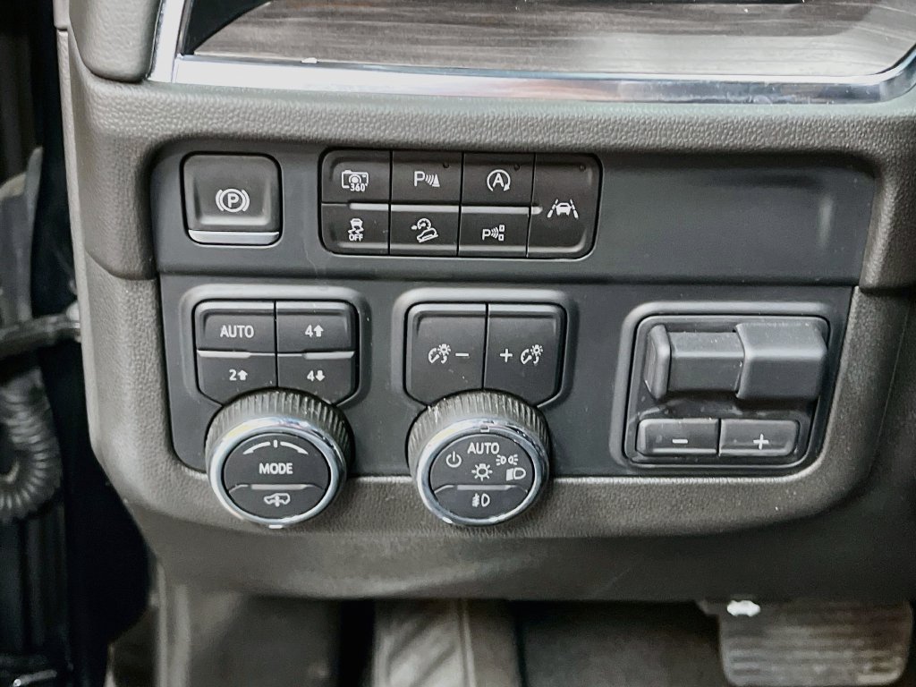 Used 2025 Chevrolet Tahoe Z71 w/ Z71 Off-Road Package AWD/4WD image 10