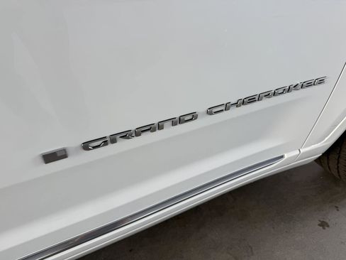 Used 2023 Jeep Grand Cherokee L Summit image 7