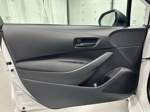 Used 2025 Toyota Corolla LE image 8