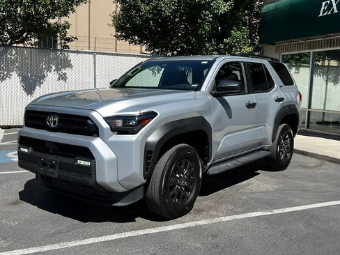 Used 2025 Toyota 4Runner SR5 AWD/4WD image 3