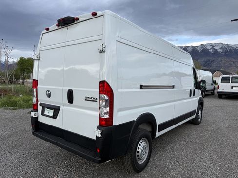 Used 2025 RAM ProMaster 2500 w/ Convenience Group FWD image 3