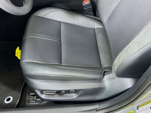 Used 2025 Toyota Camry XLE image 20