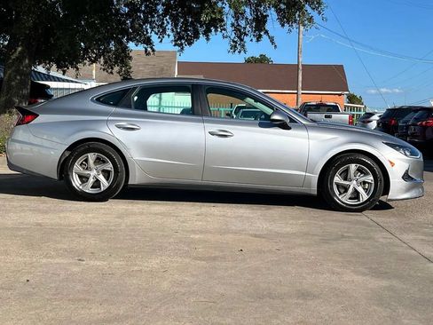 Used 2021 Hyundai Sonata SE FWD image 2