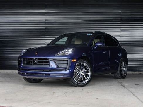 Certified 2025 Porsche Macan AWD/4WD image 1