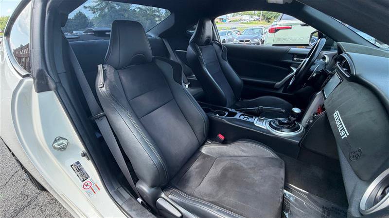 Used 2018 Toyota 86 RWD image 16