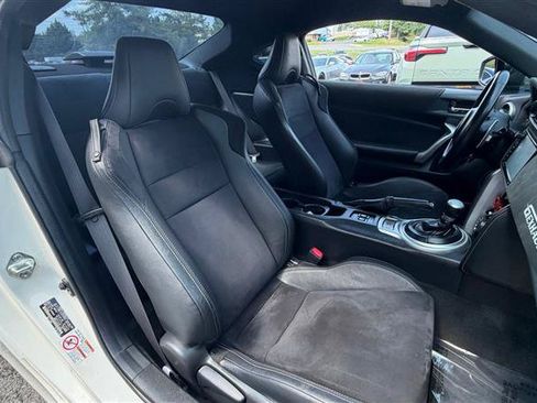 Used 2018 Toyota 86 RWD image 16