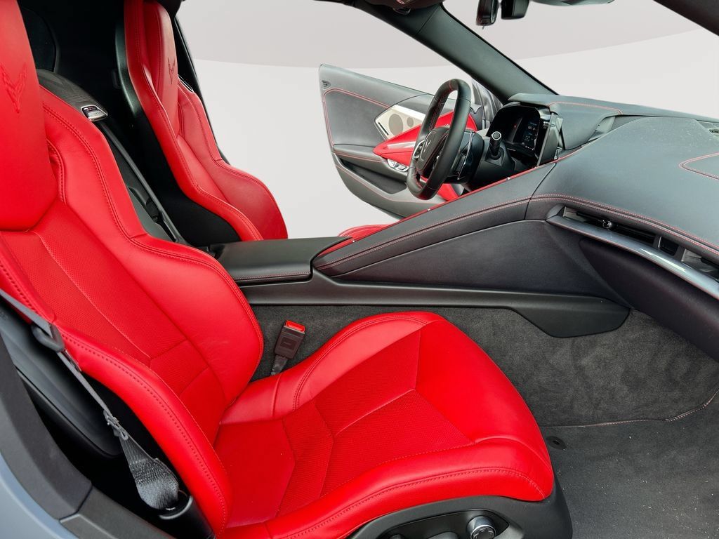 Used 2025 Chevrolet Corvette Stingray Preferred Cpe w/ Z51 Performance Package RWD image 28