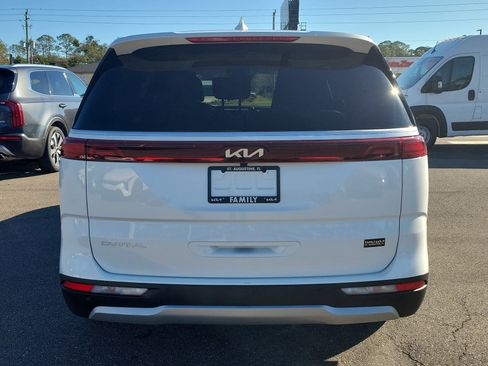 Certified 2024 Kia Carnival EX image 5