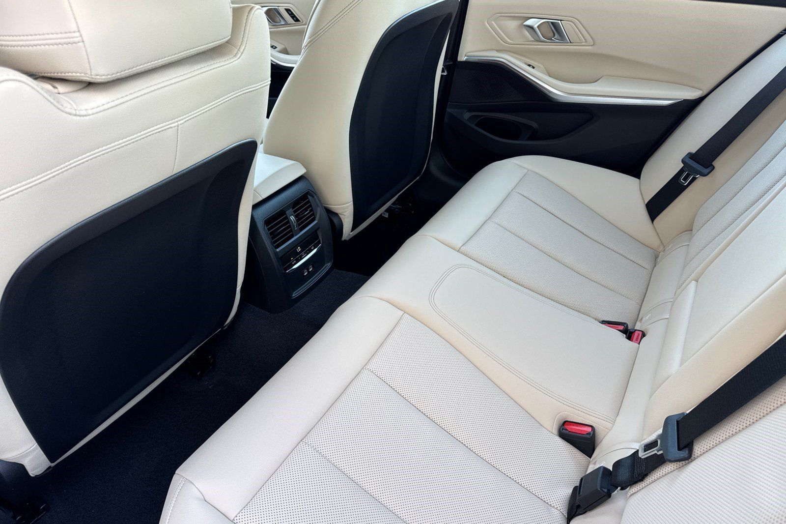 Used 2026 BMW 330i Sedan w/ Premium Package RWD image 26