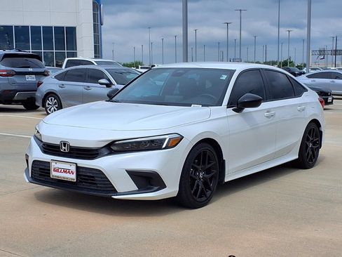 Used 2024 Honda Civic Sport image 4