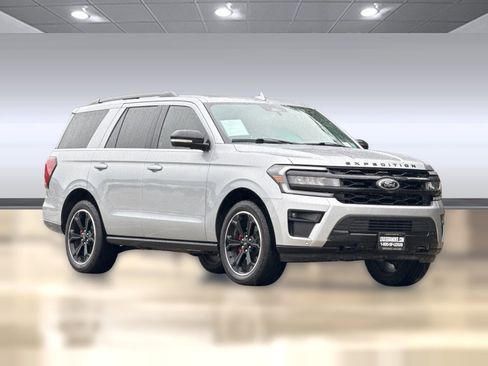 Used 2022 Ford Expedition Limited image 7