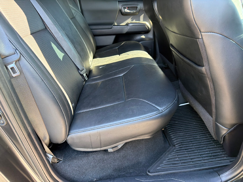 Used 2020 Toyota Tacoma TRD Off-Road w/ TRD Premium Off Road Package AWD/4WD image 18