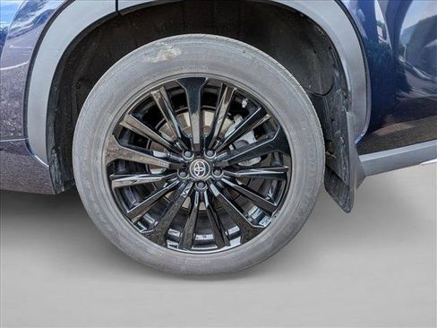 Used 2023 Toyota Highlander XSE FWD image 13