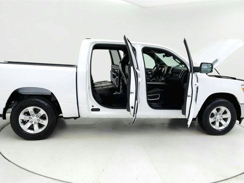 Used 2024 RAM 1500 Laramie image 11