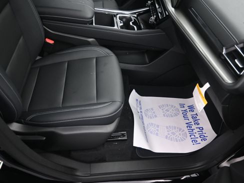 New 2026 Chevrolet Traverse LT w/ Driver Confidence Package AWD/4WD image 32