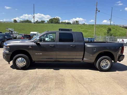 Used 2025 RAM 3500 Laramie AWD/4WD image 8