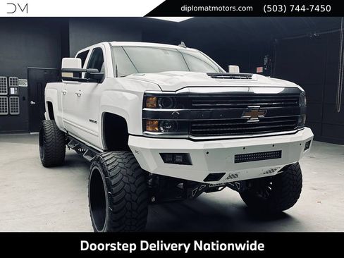 Used 2017 Chevrolet Silverado 2500 LT AWD/4WD image 9