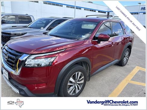 Used 2024 Nissan Pathfinder SL FWD image 1