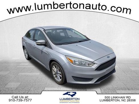 Used 2016 Ford Focus SE FWD image 1
