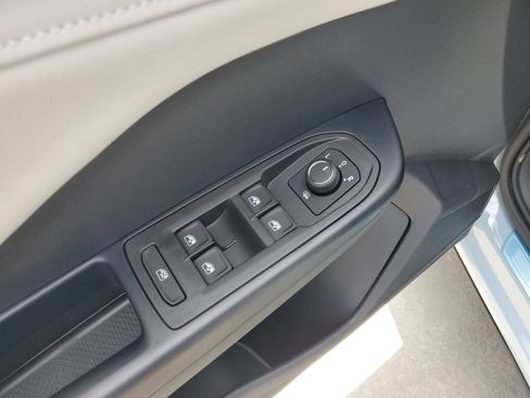 New 2025 Volkswagen Taos SE image 13