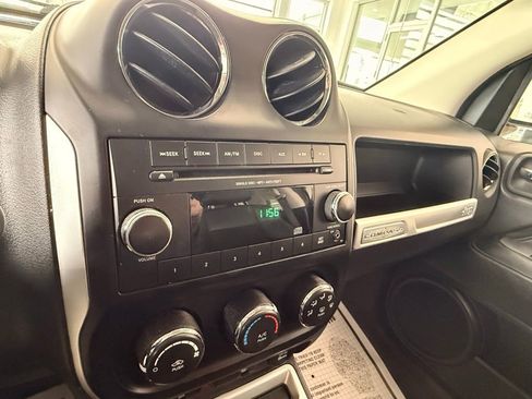 Used 2015 Jeep Compass Latitude image 26