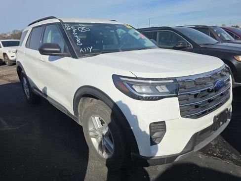 Used 2025 Ford Explorer Active image 2